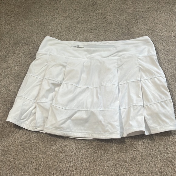 Lululemon Tennis Skirt. Worn one time. Size 6 - Picture 2 of 4